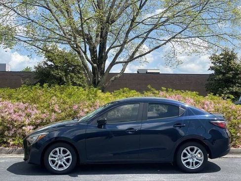 Used 2017 Toyota Yaris iA FWD image 4