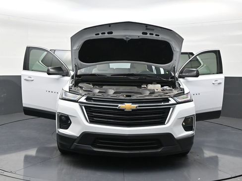 Used 2023 Chevrolet Traverse LS image 33
