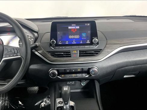 Used 2025 Nissan Altima 2.5 SV FWD image 6