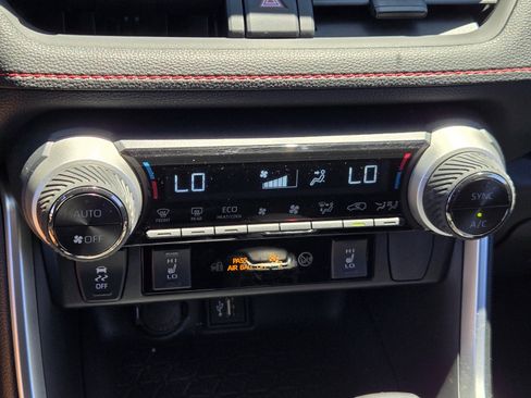 Used 2025 Toyota RAV4 SE w/ Weather & Moonroof Package AWD/4WD image 19