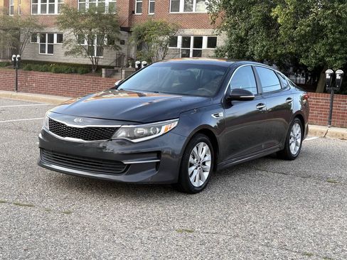 Used 2017 Kia Optima LX w/ Option Group 014 FWD image 3