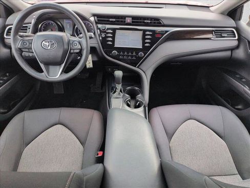 Used 2018 Toyota Camry LE image 16