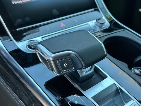 Used 2024 Audi Q8 Prestige image 32