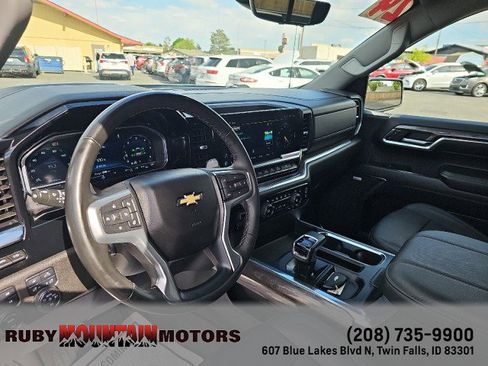 Used 2024 Chevrolet Silverado 1500 LTZ w/ Technology Package AWD/4WD image 16