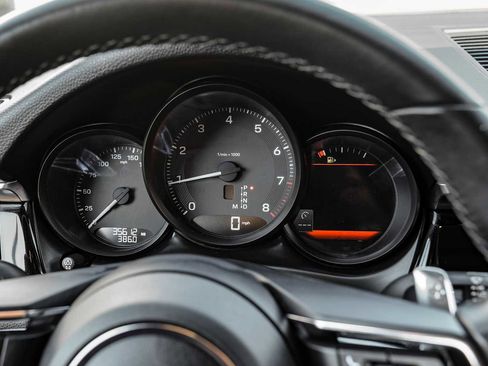 Used 2023 Porsche Macan image 18