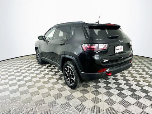 Certified 2025 Jeep Compass Trailhawk w/ Trailhawk Elite Group image 8