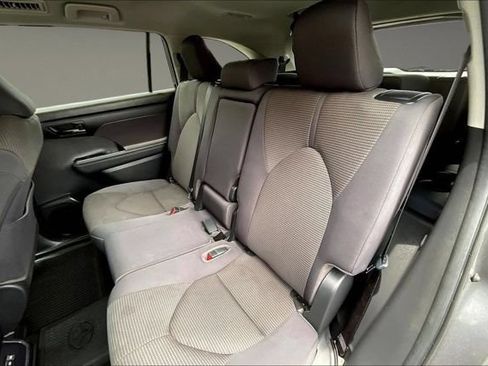 Used 2023 Toyota Highlander L FWD image 19
