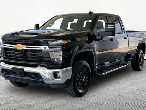 Used 2025 Chevrolet Silverado 3500 LT w/ Convenience Package AWD/4WD image 3