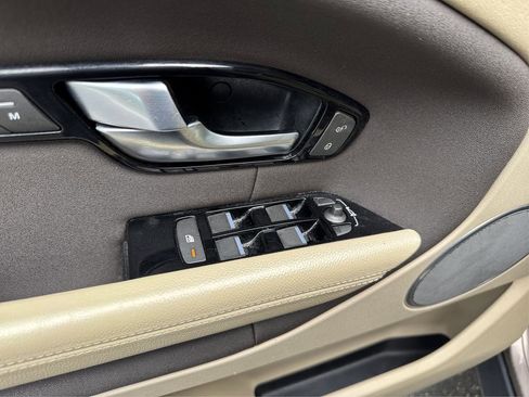 Used 2016 Land Rover Range Rover Evoque SE image 59