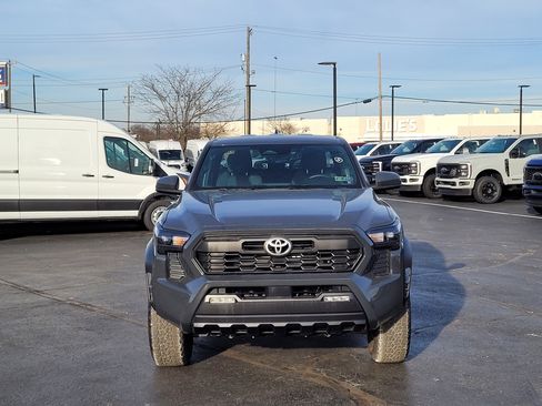 Used 2024 Toyota Tacoma TRD Off-Road image 9