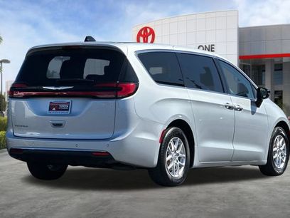 Used 2024 Chrysler Pacifica Touring-L