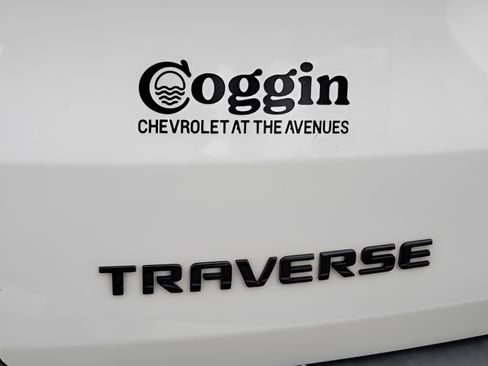 Used 2021 Chevrolet Traverse LT image 26