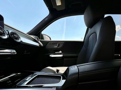 Certified 2025 Mercedes-Benz GLB 250 4MATIC image 18