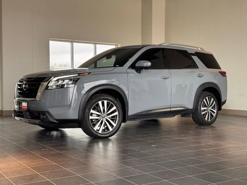 Used 2022 Nissan Pathfinder Platinum w/ Cargo Package image 60