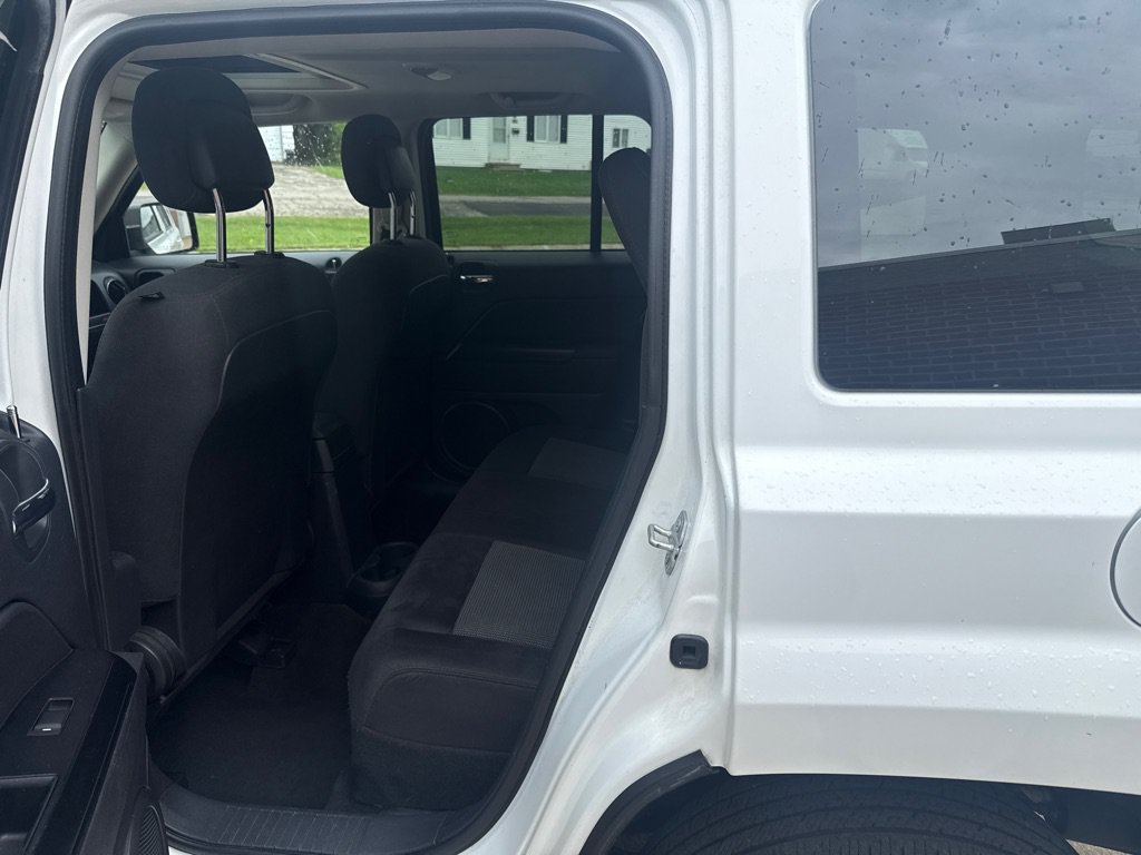 Used 2015 Jeep Patriot Latitude w/ Sun/Sound Group AWD/4WD image 11