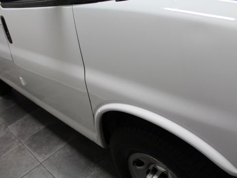 Used 2018 Chevrolet Express 2500 w/ Driver Convenience Package image 32