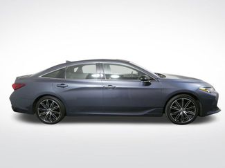 Used 2019 Toyota Avalon XSE w/ All Weather Liner Package FWD video 2