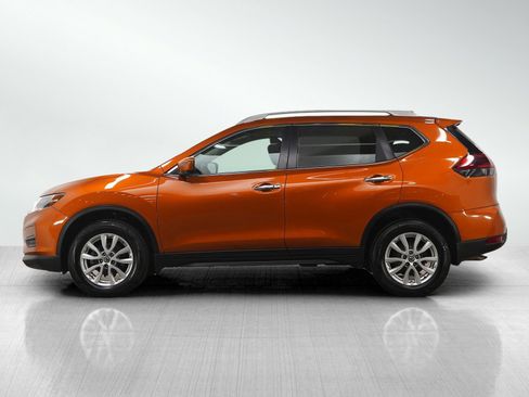 Used 2018 Nissan Rogue SV w/ Premium Package image 2