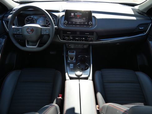 Used 2025 Nissan Rogue SV image 8