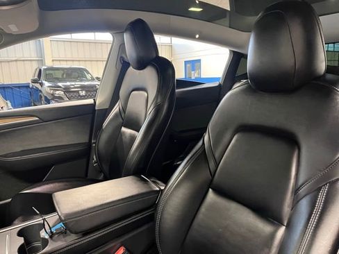 Used 2022 Tesla Model Y Long Range image 23