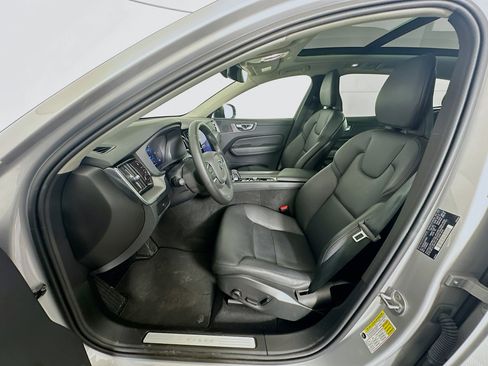 Used 2025 Volvo XC60 B5 Core image 13