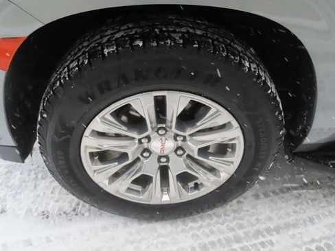 Used 2024 GMC Yukon XL Denali w/ Advanced Technology Package image 17