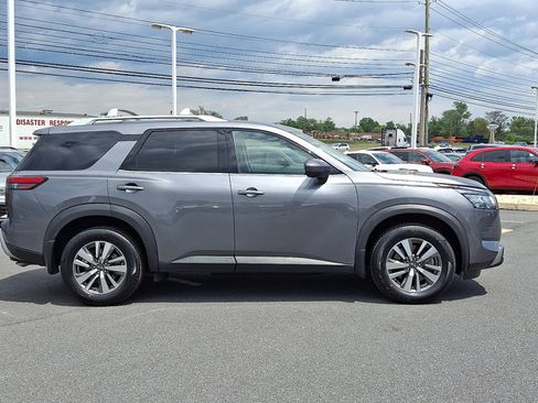 Used 2023 Nissan Pathfinder SL w/ Lighting Package (N92) AWD/4WD image 7