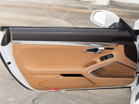 Used 2018 Porsche 911 Carrera 4S image 30