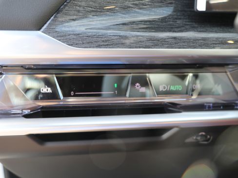 Used 2025 BMW i7 M70 w/ Executive Package AWD/4WD image 25