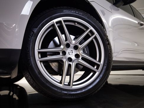 Certified 2020 Porsche Macan AWD/4WD image 12