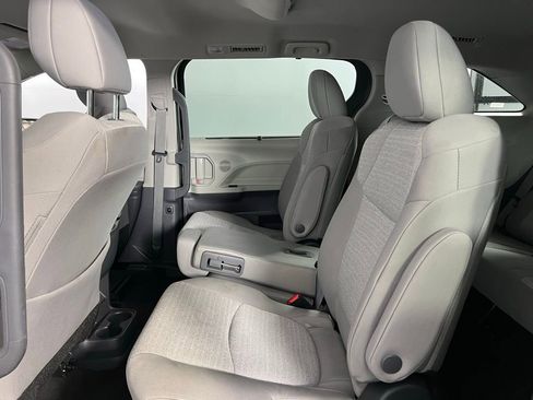 Used 2024 Toyota Sienna LE image 25