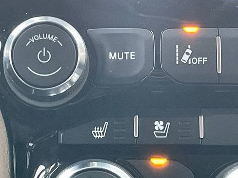 Used 2024 RAM 2500 Laramie w/ Safety Group image 33