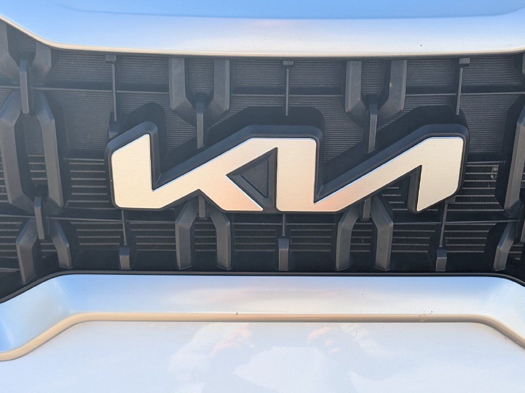 Certified 2024 Kia Telluride EX w/ EX Captain's Chair Package FWD image 3