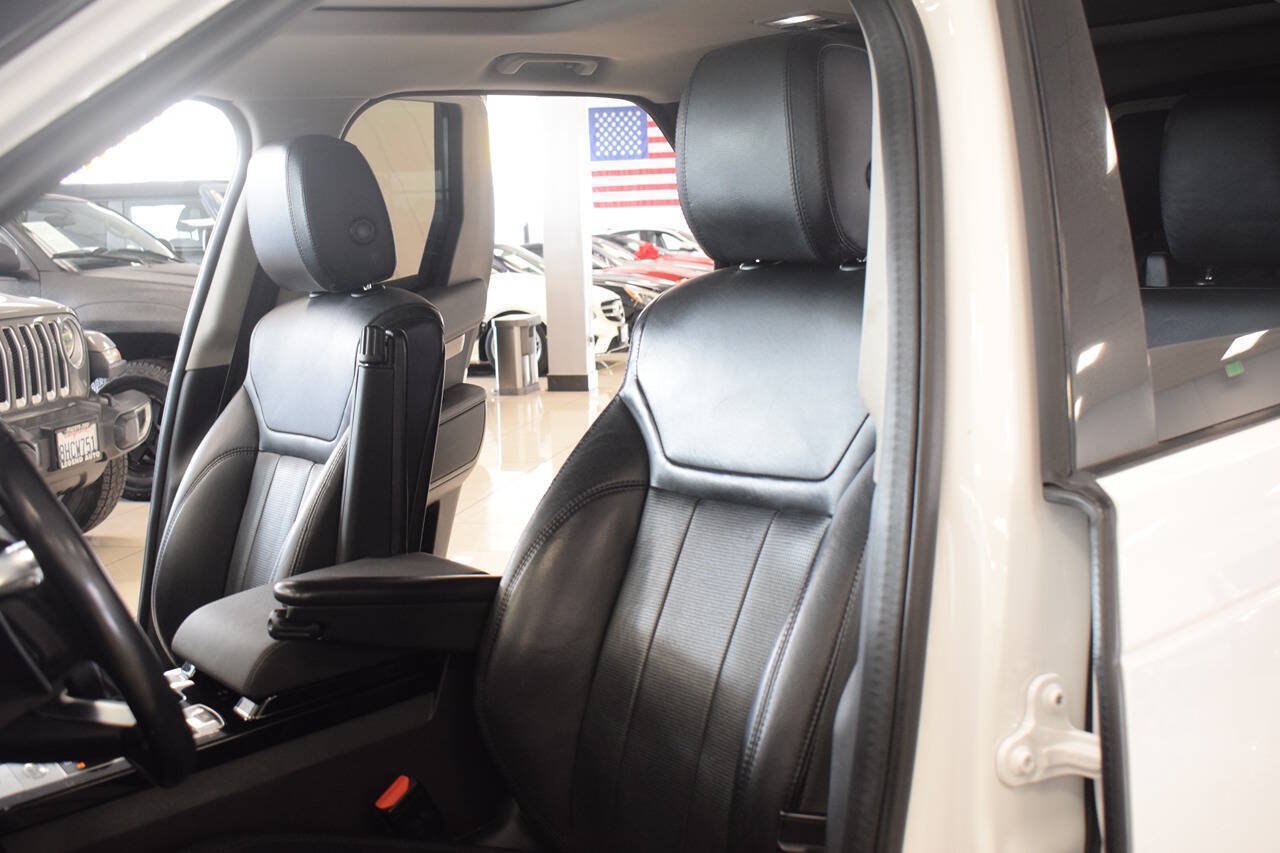 Used 2017 Land Rover Discovery HSE AWD/4WD image 38