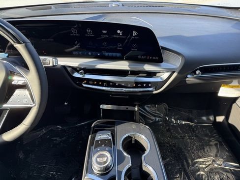 New 2026 Cadillac Lyriq Premium Luxury image 2