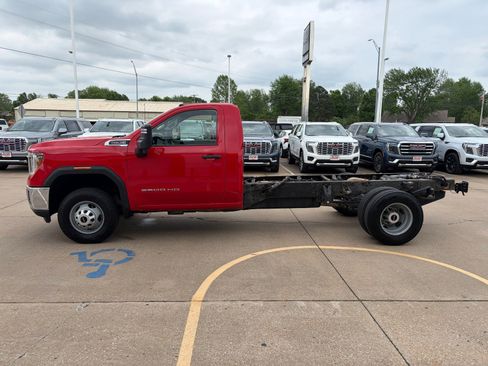 Used 2021 GMC Sierra 3500 4x4 Regular Cab w/ Convenience Package image 3