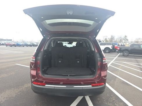 Used 2023 Jeep Grand Cherokee L Limited w/ Luxury Tech Group II image 10