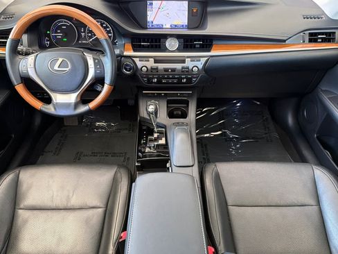 Used 2013 Lexus ES 300h w/ Luxury Pkg FWD image 3