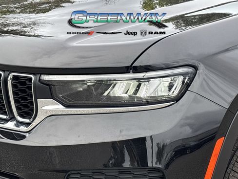 New 2025 Jeep Grand Cherokee Laredo image 6