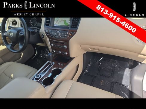 Used 2020 Nissan Pathfinder Platinum AWD/4WD image 10