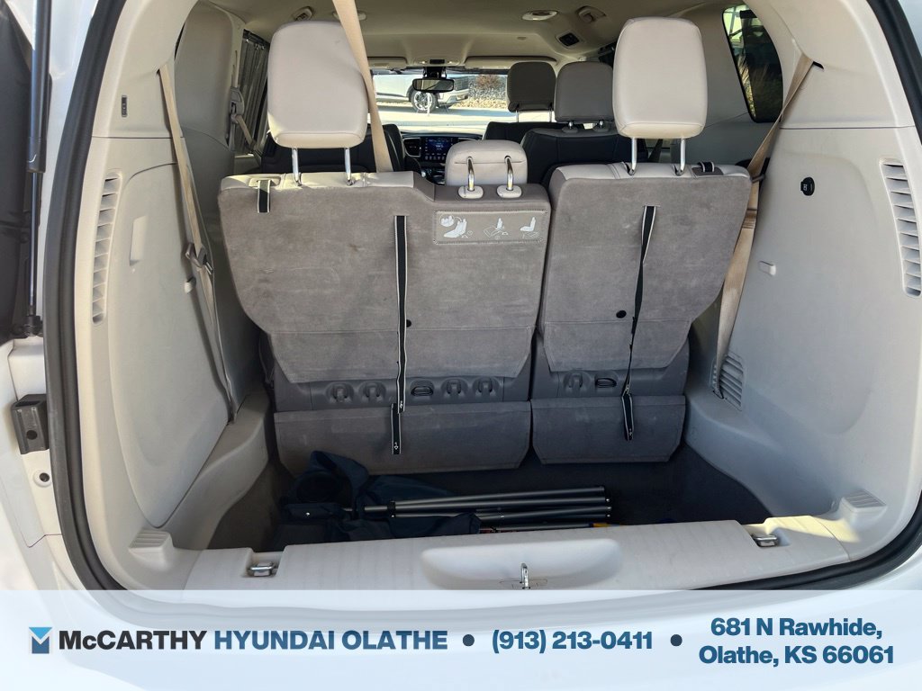 Used 2017 Chrysler Pacifica Touring-L FWD image 15