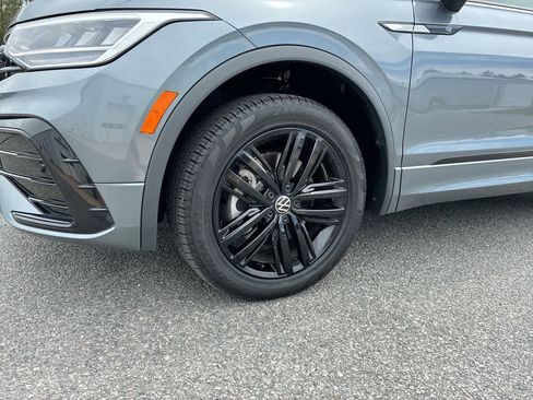 Used 2022 Volkswagen Tiguan SE R-Line AWD/4WD image 32