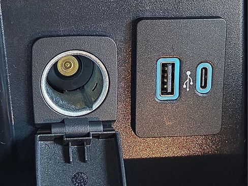 Used 2023 Ford Explorer Limited image 21