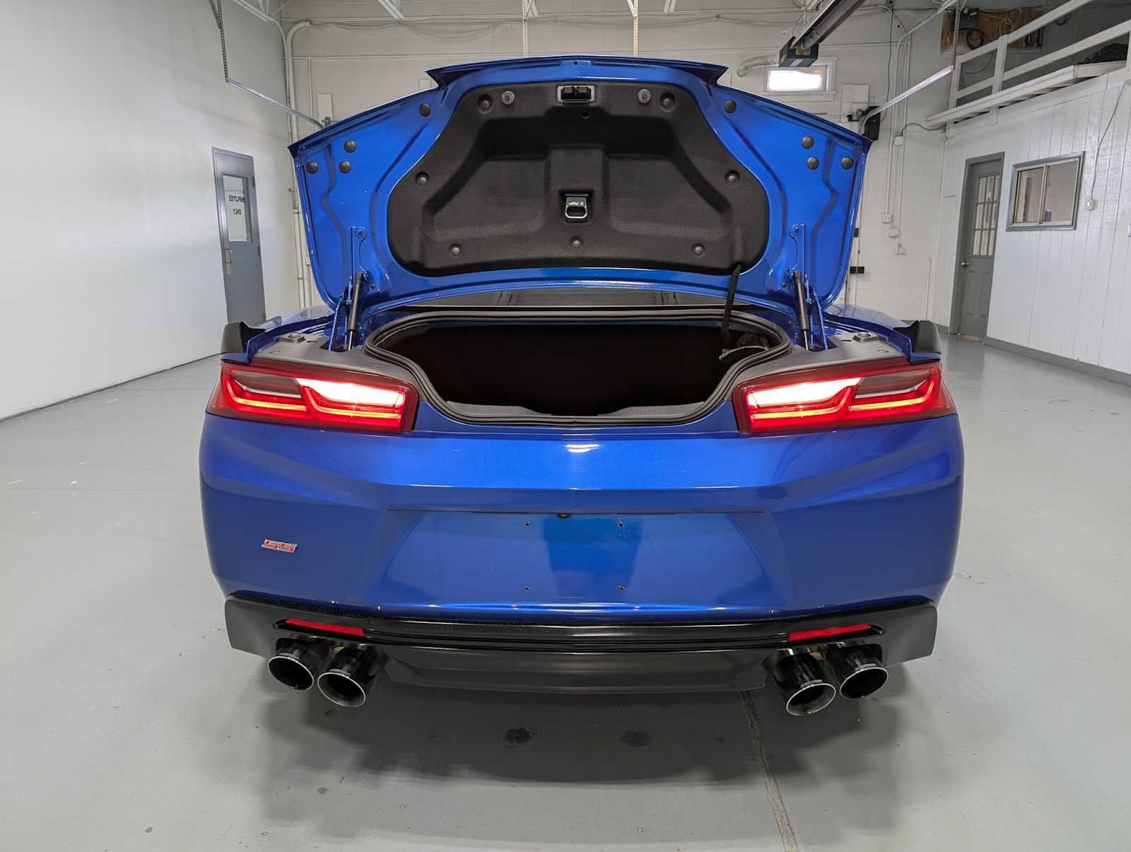 Used 2018 Chevrolet Camaro SS RWD image 34