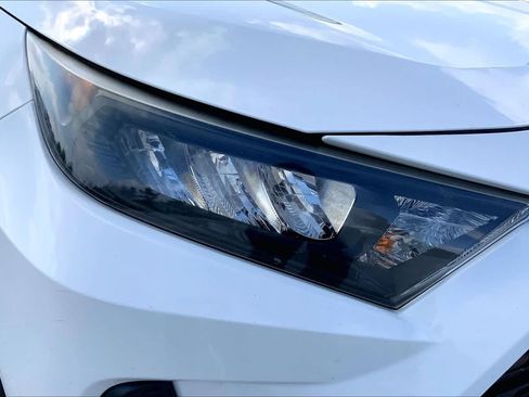 Used 2019 Toyota RAV4 LE FWD image 27