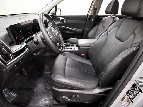Certified 2025 Kia Sorento S w/ Panoramic Sunroof Package image 14