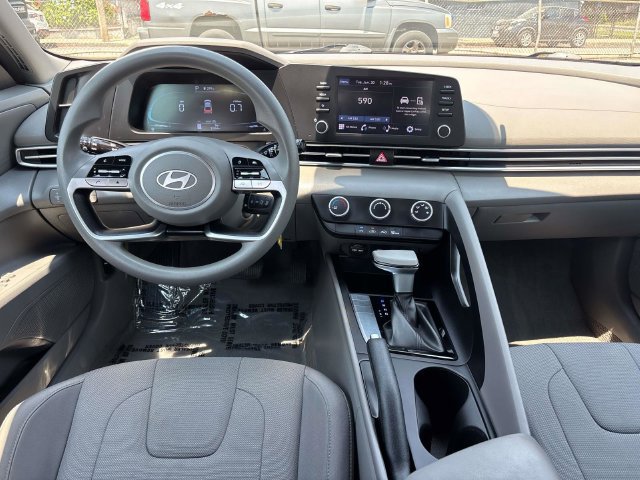 Certified 2024 Hyundai Elantra SE FWD image 11