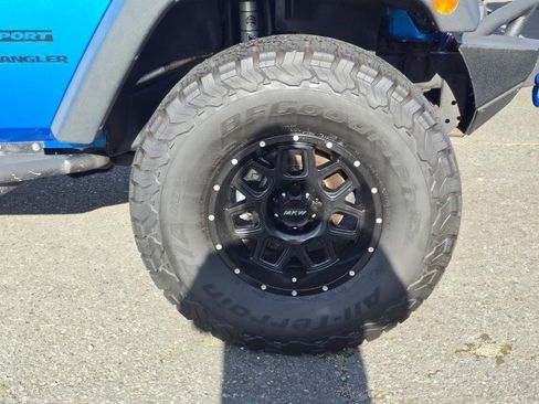 Used 2021 Jeep Cherokee Trailhawk w/ Sun, Sound & Nav Group image 42