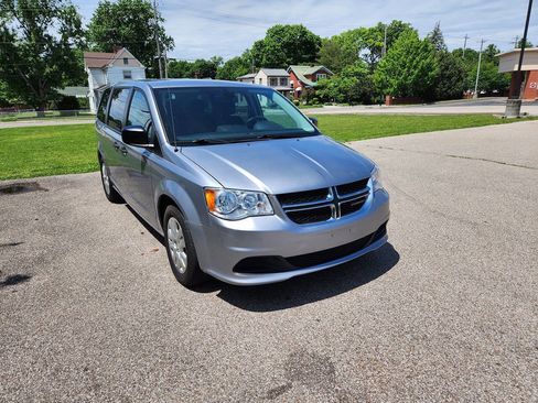 Used 2019 Dodge Grand Caravan SE FWD image 6