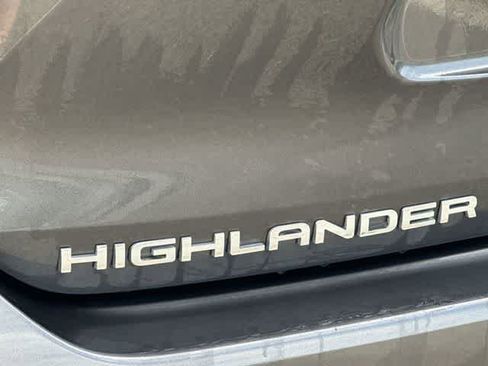 Used 2023 Toyota Highlander XLE image 20